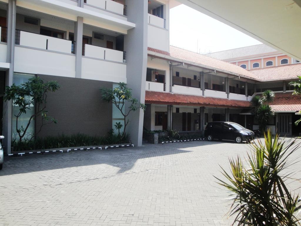 סמאראנג Hotel Quirin מראה חיצוני תמונה